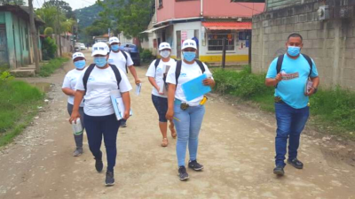 El equipo de la OPS/OMS en barrios y colonias de San Pedro Sula.