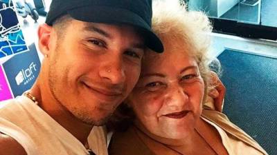 Chyno Miranda y su madre Alcira Pérez.