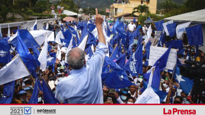 El candidato fue recibido por cientos de nacionalistas.