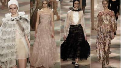 Les hizo llevar estas cofias brillantes que “esconden quiénes son y permiten concentrarse en las prendas que llevan”.