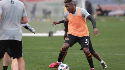 Romell Quioto en un entrenamiento con el Houston Dynamo.