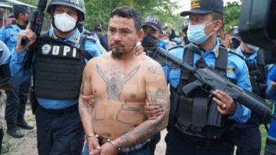 Policía detalla que los presuntos pandilleros atacaron a balazos a agentes tras verse acorralados, pero estos repelieron el ataque. El identificado como Armando Díaz Erazo sería el cabecilla de esta célula delictiva.