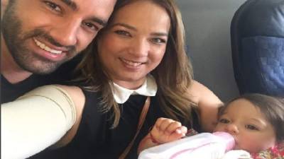 Adamari López junto a su esposo Toni Costa y su querida hija Alaïa.