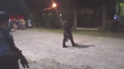 Autoridades policiales acordonaron la escena en La Ceiba.