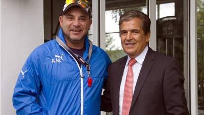 Jorge Luis Pinto junto al entrenador del Monterrey, Antonio 'Turco' Mohamed.