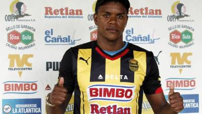 Félix Cásseres ya luce los colores del Real España.