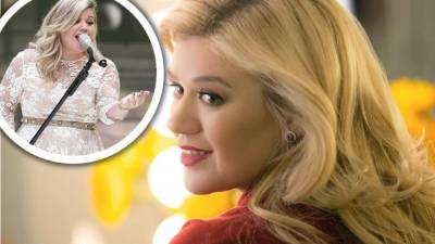 La cantante Kelly Clarkson está feliz con sus curvas.
