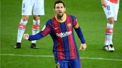 Lionel Messi se lució y brilló con dos golazos para la victoria del Barcelona sobre el Alavés. Foto AFP