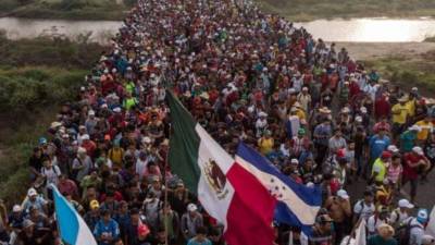 La caravana ha logrado por ahora avanzar apenas unos siete kilómetros.