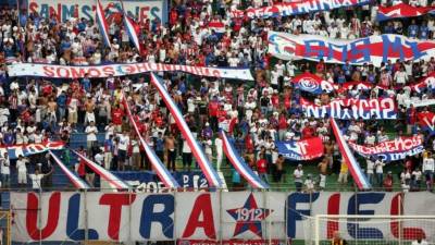 Imagen de la Ultra Fiel, la barra del Olimpia. Foto de archivo.