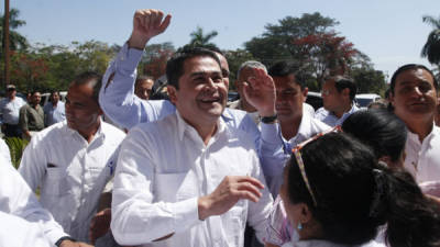 El presidente hondureño, Juan Orlando Hernández, reiteró hoy que la señal de teléfonos móviles para recibir o hacer llamadas desde las cárceles de su país, debe ser bloqueada por las dos empresas que controlan ese servicio.
