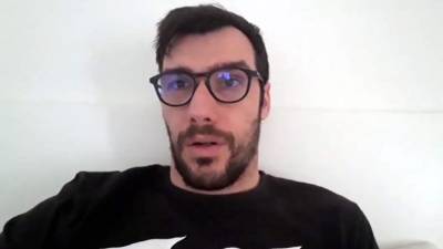 El jugador de balonmano español Gedeón Guardiola confirmó que tiene coronavirus, sin fiebre, pero está aislado.