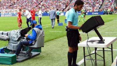 La FIFA aprobó el uso de VAR (sistema de videoarbitraje).