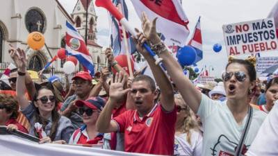 Sindicalistas iniciaron la cuarta semana de una masiva huelga contra la reforma fiscal que promueve el gobierno de Alvarado./AFP.