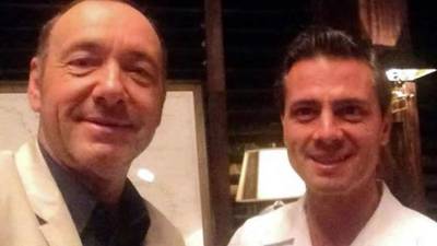 La polémica selfie de Kevin Spacey y el presidente de México, Enrique Peña Nieto.