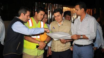 El presidente Juan Orlando Hernández verificó anoche el avance de la construcción de un mega parque en Tegucigalpa.