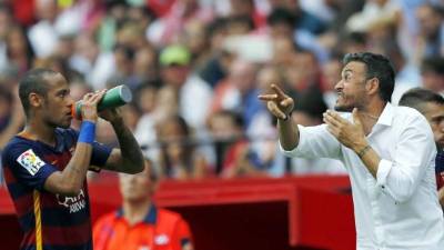 Luis Enrique dice que “Ronaldinho y Neymar son jugadores especiales”.