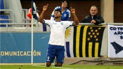 'Choco' Lozano celebrando su gol con el Tenerife ante el Córdoba. Foto ElDorsal.com | @Jacfotografo