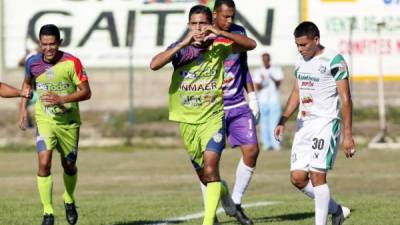 Juan Ramón Mejía anotó el tercer gol del Real de Minas ante el Platense.