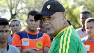 Wilmer Cruz ya no es el entrenador del Parrillas One.