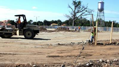 En el sector de Lima Nueva construyen un nuevo supermercado que generará fuentes de empleo.