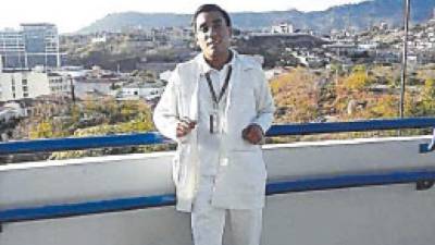 Marcos Barrera lucía con orgullo su uniforme. El joven fue encontrado muerto después de tres días en un apartamento.