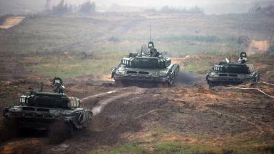 Tanques rusos durante maniobras militares en Bielorrusia.