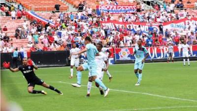 El campeón de El Salvador, el Alianza, tomó revancha frente al Olimpia y se llevó la victoria. Foto Deporte Total USA