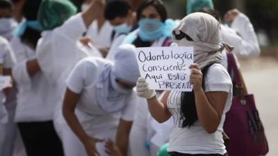 La rectora les solicita más de la mitad de las firmas de los estudiantes para suspender el segundo período.