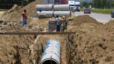Construcción del canal de aguas lluvias. Foto: Jordan Perdomo