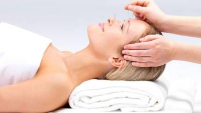 La acupuntura trabaja en puntos del cuerpo que están conectados con los órganos para causar un efecto de alivio y para tratar algunas enfermedades.