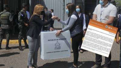 Este martes el CNE inició el traslado de papeletas electorales a cinco departamentos del país.