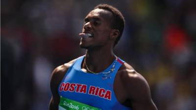 Así celebró el costarricense Nery Brenes su pase a las semifinales de los 200 metros. Foto EFE
