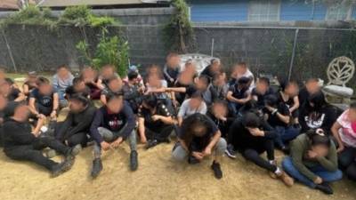 Parte de los 100 indocumentados descubiertos en varias casas de seguridad y hoteles en un lapso de cinco días en Laredo, en el estado de Texas. EFE