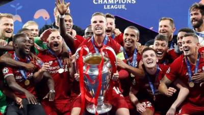 La Champions League, la competición de clubes más importante del mundo, está de regreso y hoy se han definido los 32 clubes que jugarán la fase de grupos de la competición. Este jueves será el sorteo por lo que te dejamos los equipos que jugarán en el torneo. Cabe señalar que Liverpool es el vigente campeón.