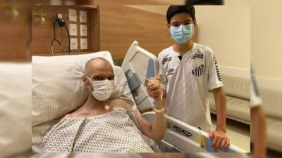 Bruno Covas, alcalde de Sao Paulo, ciudad más poblada de Brasil, en un cuarto de hospital.