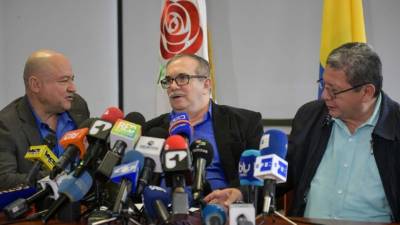 Rodrigo Londoño, Timochenko, junto con otros dirigentes del ahora partido político Farc.