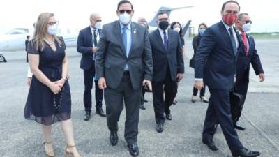 Lisandro Rosales arribando a la República Dominicana para participar en la toma de posesión del Presidente electo.