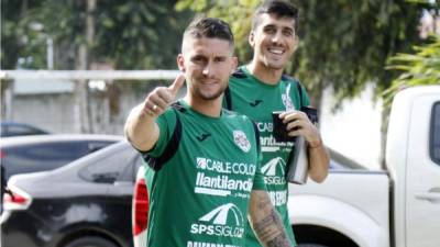 Esteban Espíndola llegando a un entrenamiento del Marathón.