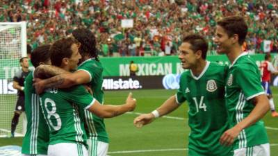 La celebración de los jugadores mexicanos en el gol de Andrés Guardado. Foto AFP