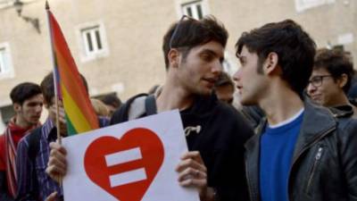 La iglesia católica promoverá un referéndum para derogar la ley e impedir que entre en vigor. Foto: AFP.