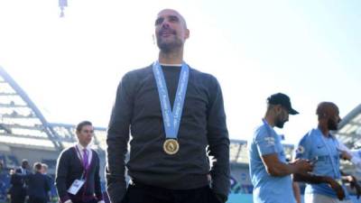 Dirigidos por Pep Guardiola, el Manchester City ha vuelto a alzarse con el título de la Premier League, pero tiene claro que quiere la Champions League y en las últimas horas se han revelado los fichajes y salidas que alistan los citizens.