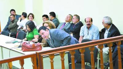 Los exmiembros de la junta directiva del IHSS enfrentaron a la justicia por el préstamo entre regímenes.