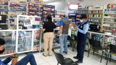 La inspección incluyó a farmacias y droguerías de la ciudad.