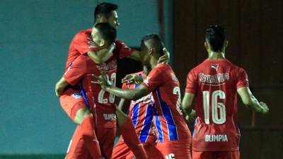 El Olimpia no tiene rival en el Torneo Apertura y derrotó a domicilio por 1-2 al Juticalpa. Amenaza con superar los 40 puntos al final de las vueltas regulares. Foto Juan Salgado