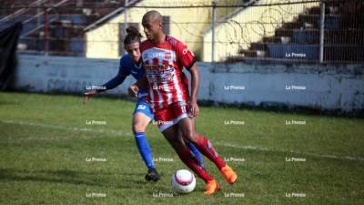 Eddie Hernández debutó con el Vida en su regreso a la Liga Nacional.