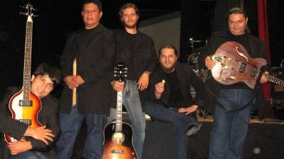 La Revolución: tributo a Los Beatles canta mañana desde las 9:00 pm en Rockhouse.