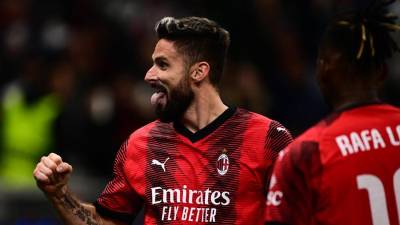 Oliver Giroud y Rafael Leao anotaron los goles en la victoria del Milan.