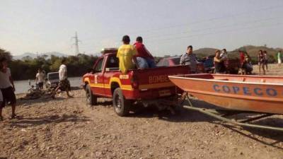 El joven fue sacado del río Ulúa por un equipo de rescate del Cuerpo de Bomberos.
