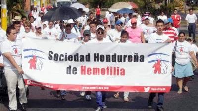 La hemofilia impide la coagulación de la sangre.